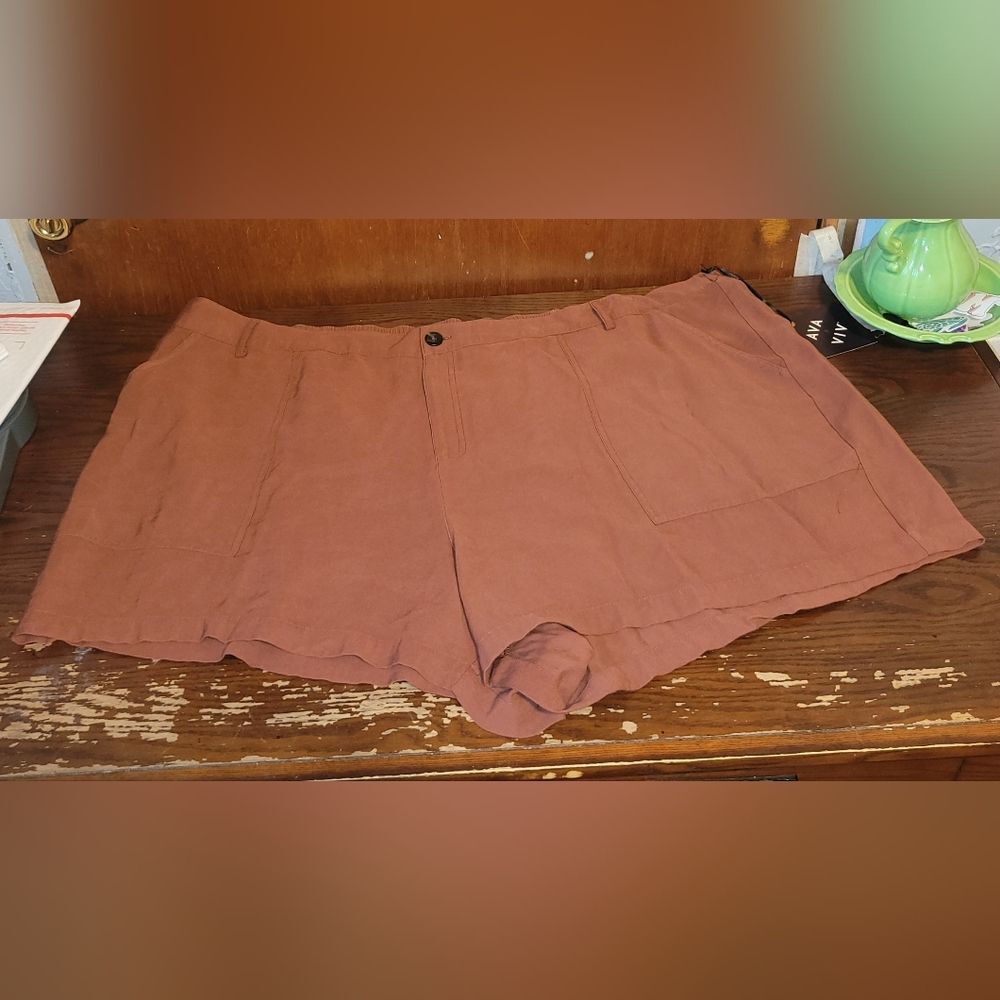 Ava & Viv Women's Brown Shorts - Size 4X